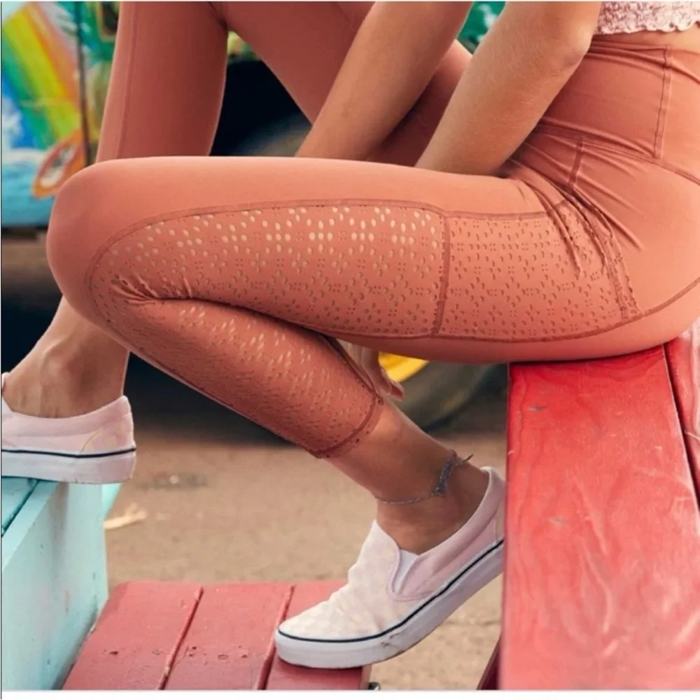 Aerie Eyelet High-Waisted 7/8 Pocket Leggings (terracotta) - small